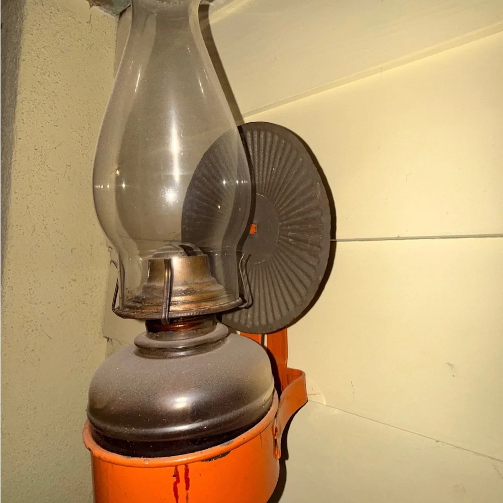 Antique Wall Bracket Oil Lamp w/ Tin Reflector & Clear Glass Chimney